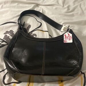 37) Kenneth Cole black leather small purse